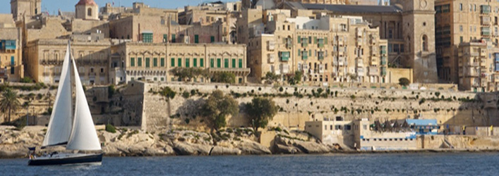Lage und Errichbarkeit Vallettas